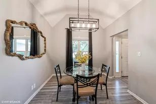 206 Parkwood Dr, Valparaiso, IN 46383 - Photo 10