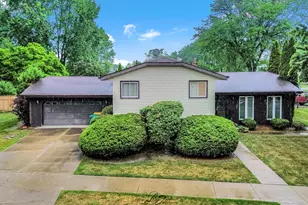 9421 Cottonwood Dr, Munster, IN 46321 - Photo 1