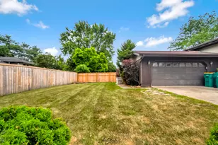 9421 Cottonwood Dr, Munster, IN 46321 - Photo 20