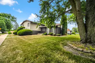 9421 Cottonwood Dr, Munster, IN 46321 - Photo 6