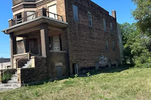 420 Adams St, Gary, IN 46402 - Photo 4