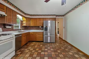 606 S 18th St, Chesterton, IN 46304 - Photo 6