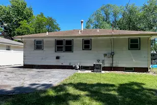 1424 Mississippi Pl, Hobart, IN 46342 - Photo 6