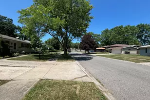 1424 Mississippi Pl, Hobart, IN 46342 - Photo 2