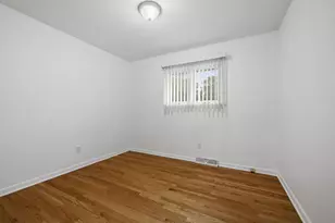 8132 Kraay Ave, Munster, IN 46321 - Photo 14