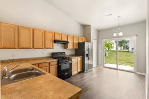 7615 E 111th Ln, Crown Point, IN 46307 - Photo 8