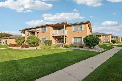 9735 Wildwood Court #1d, Highland, IN 46322 - Photo 2