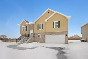 8241 Dylan Dr, Merrillville, IN 46410 - Photo 2