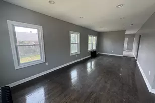 1052 Tyler St, Gary, IN 46402 - Photo 4