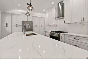 8147 Oakwood Ave, Munster, IN 46321 - Photo 10