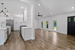 8147 Oakwood Ave, Munster, IN 46321 - Photo 4