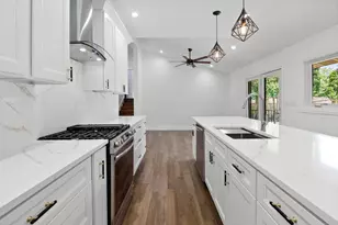 8147 Oakwood Ave, Munster, IN 46321 - Photo 6