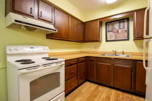 1640 Camellia Dr, Munster, IN 46321 - Photo 2