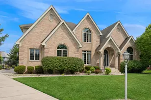 1913 Briarwood Cir, Munster, IN 46321 - Photo 2