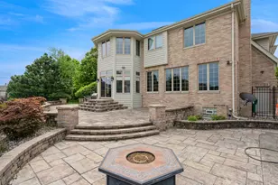 1913 Briarwood Cir, Munster, IN 46321 - Photo 4