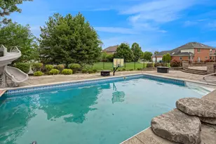 1913 Briarwood Cir, Munster, IN 46321 - Photo 10