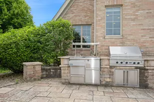 1913 Briarwood Cir, Munster, IN 46321 - Photo 6