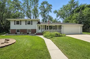 780 Williams Ct, Crown Point, IN 46307 - Photo 2