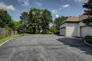 10135 Cherrywood Ln, Munster, IN 46321 - Photo 4