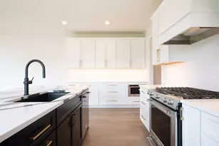 1855 Trailbrook Dr, Valparaiso, IN 46385 - Photo 12