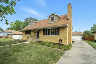 901 Ridgeway Ave, Munster, IN 46321 - Photo 2