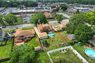 901 Ridgeway Ave, Munster, IN 46321 - Photo 4