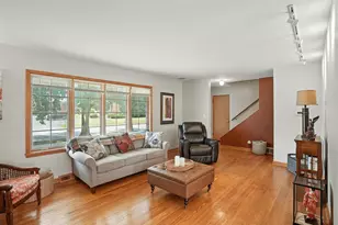 901 Ridgeway Ave, Munster, IN 46321 - Photo 6