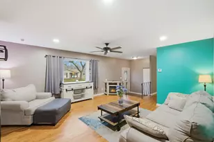 2949 W 76th Ln, Merrillville, IN 46410 - Photo 8