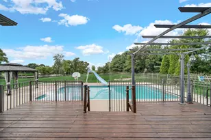 148 Timber Point Ct, Valparaiso, IN 46385 - Photo 2