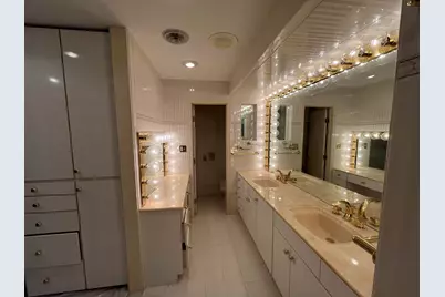 8000 Forest Avenue, Gary, IN 46403 - Photo 24