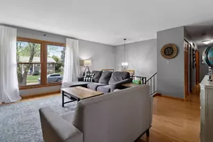 1710 Peachtree Dr, Valparaiso, IN 46383 - Photo 2