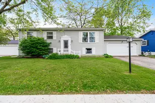 1710 Peachtree Dr, Valparaiso, IN 46383 - Photo 1