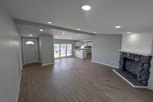 709 W Wilson St, Hebron, IN 46341 - Photo 6