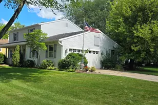 2106 Worthington Dr, Valparaiso, IN 46383 - Photo 4