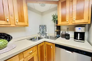 1618 Camellia Dr, Munster, IN 46321 - Photo 4