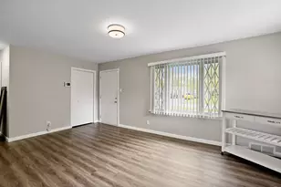 1107 W 63rd Ave, Merrillville, IN 46410 - Photo 8