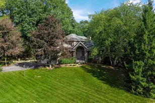 2102 Emmett Ct, Valparaiso, IN 46385 - Photo 2