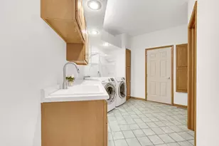 2102 Emmett Ct, Valparaiso, IN 46385 - Photo 16