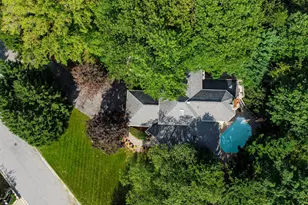 2102 Emmett Ct, Valparaiso, IN 46385 - Photo 4