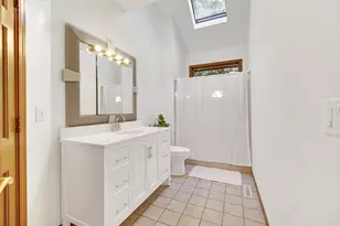 2102 Emmett Ct, Valparaiso, IN 46385 - Photo 24