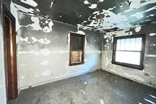 856 Kentucky St, Gary, IN 46402 - Photo 8