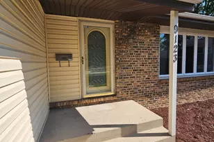 9123 Crestwood Ct, Munster, IN 46321 - Photo 2