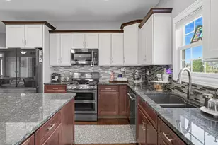 13028 Waterleaf Dr, Saint John, IN 46373 - Photo 4