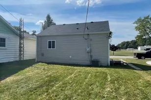 561 Grayton Rd, Kingsford Heights, IN 46346 - Photo 4