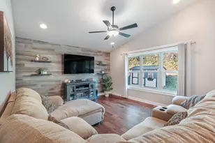 4010 Crown Dr, Valparaiso, IN 46383 - Photo 14