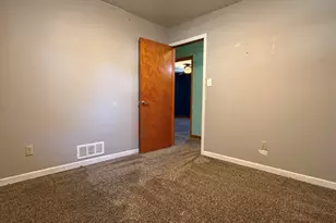 9542 Roosevelt Pl, Crown Point, IN 46307 - Photo 8