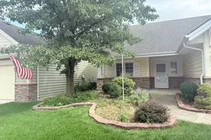 6289 Grosbeak Ct, Hobart, IN 46342 - Photo 2