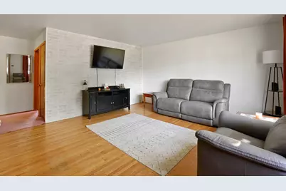 373 W Millport Drive, Valparaiso, IN 46385 - Photo 2