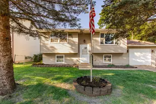 1642 E 31st Pl, Hobart, IN 46342 - Photo 2