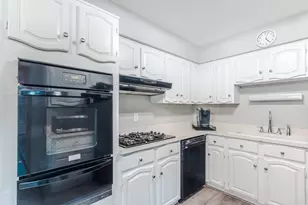 1642 E 31st Pl, Hobart, IN 46342 - Photo 6